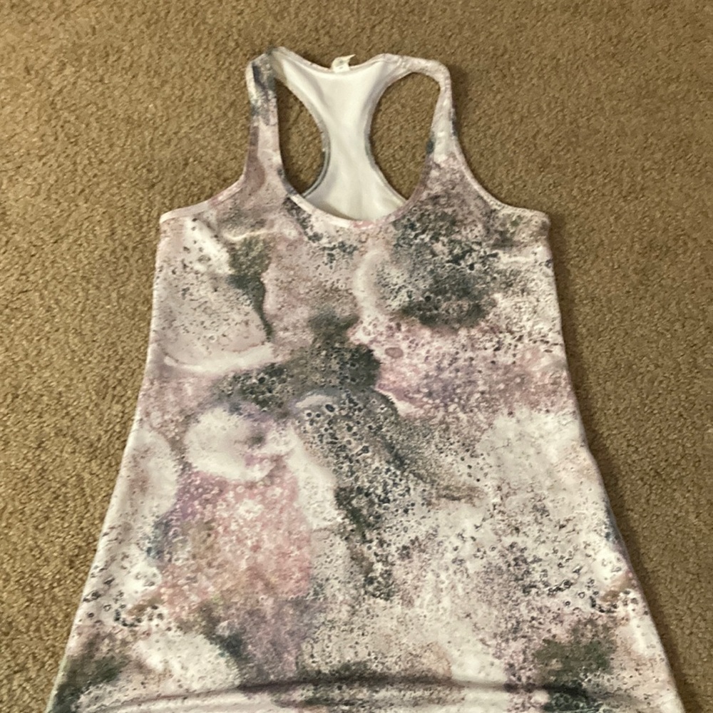 Lululemon top.